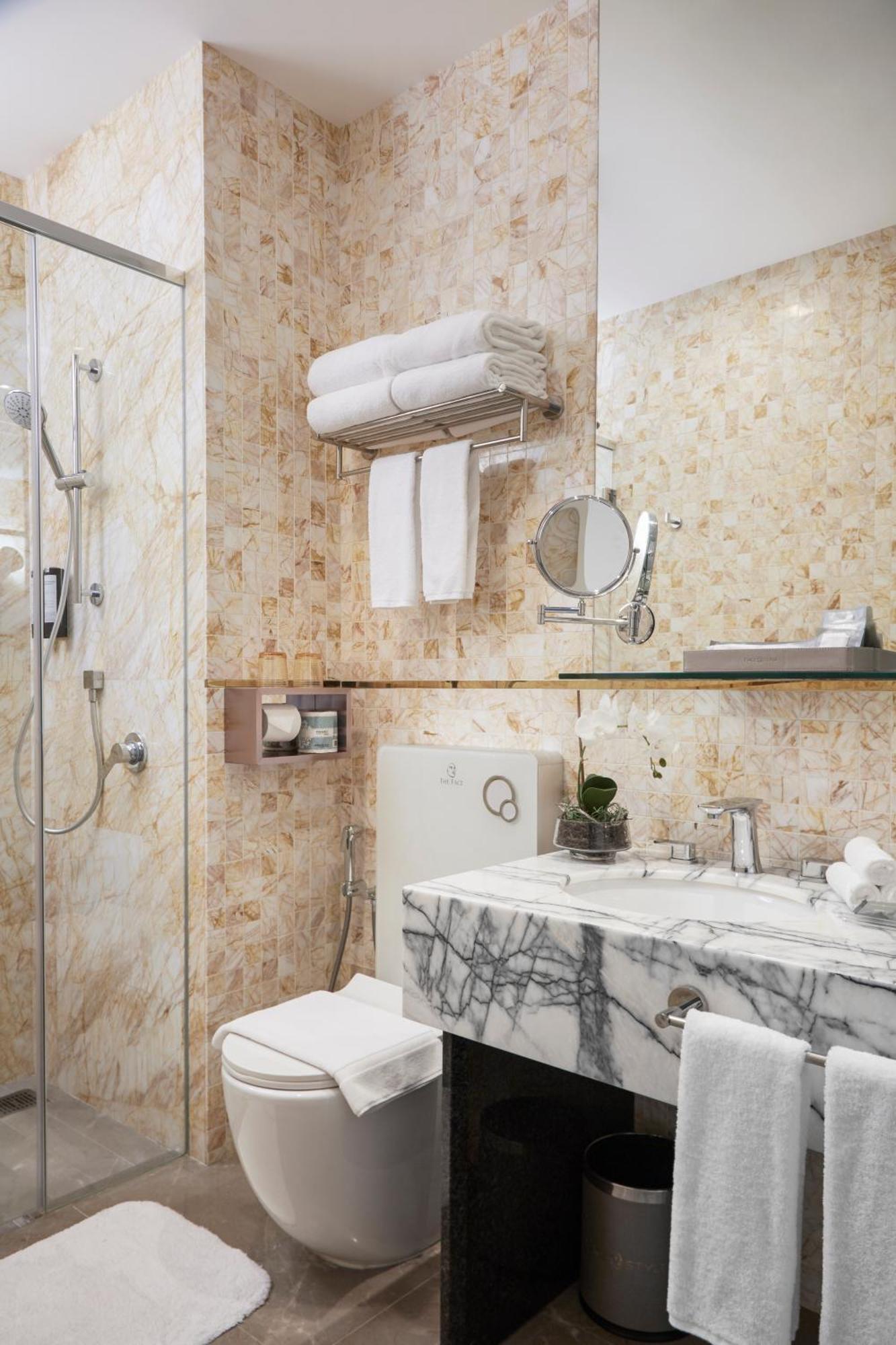 The Face Style Hotel Kuala Lumpur Bagian luar foto Bathroom