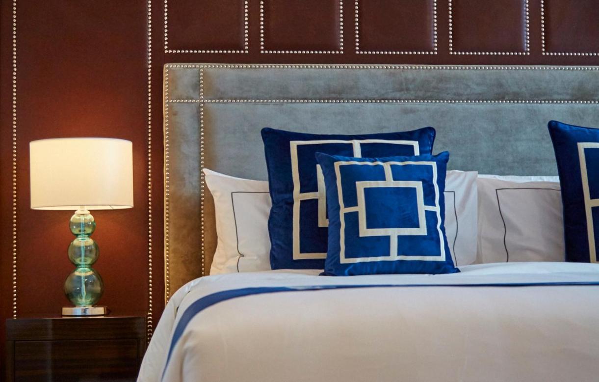 The Face Style Hotel Kuala Lumpur Bagian luar foto A bed with a headboard