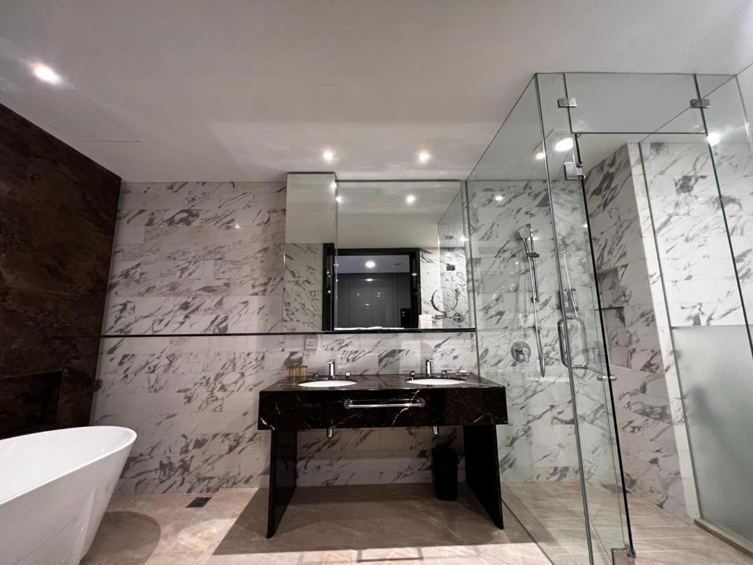 The Face Style Hotel Kuala Lumpur Bagian luar foto Bathroom