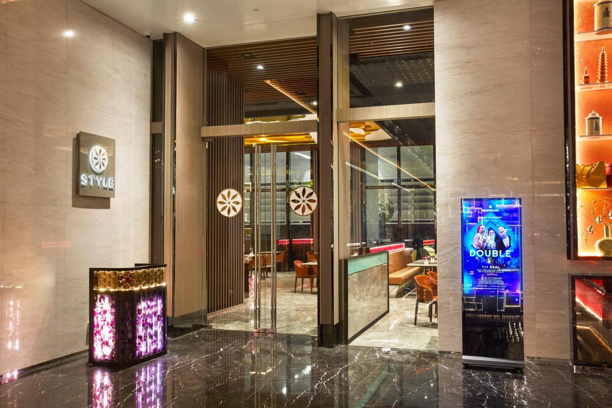 The Face Style Hotel Kuala Lumpur Bagian luar foto Entrance of Double Club